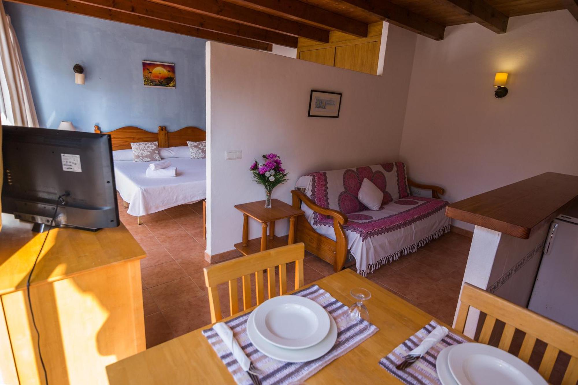Es Cana Hostal Cala Boix מראה חיצוני תמונה