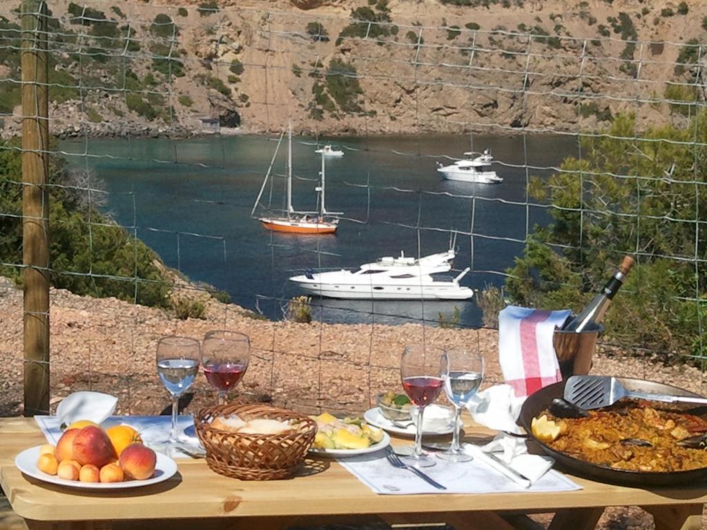 Es Cana Hostal Cala Boix מראה חיצוני תמונה
