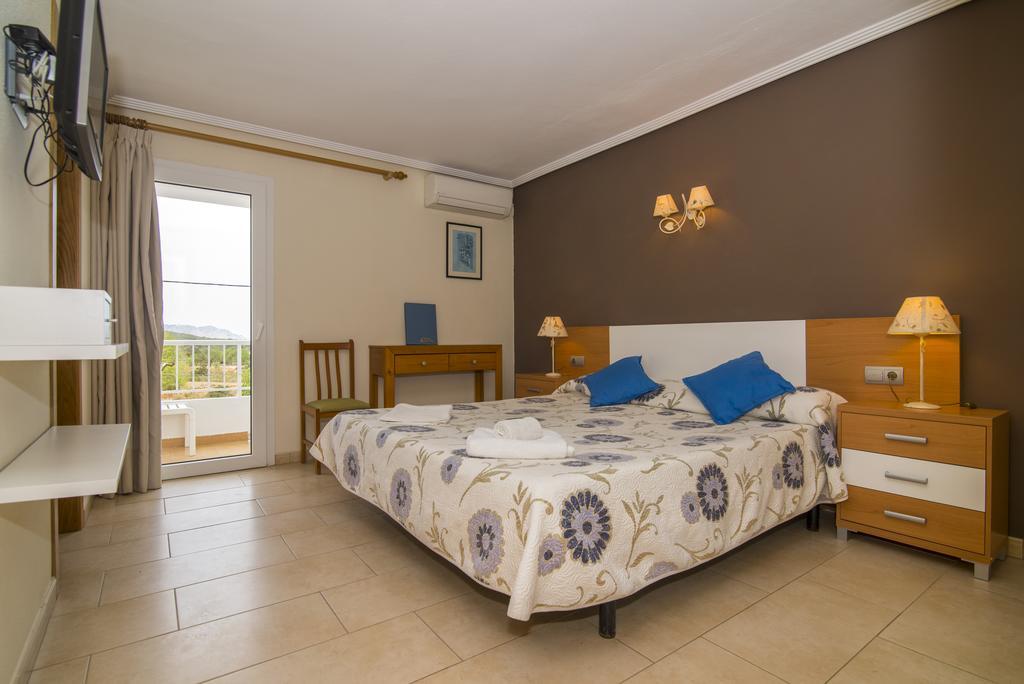 Es Cana Hostal Cala Boix מראה חיצוני תמונה
