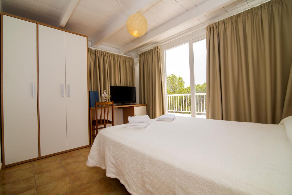 Es Cana Hostal Cala Boix מראה חיצוני תמונה