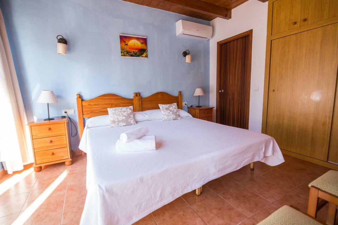 Es Cana Hostal Cala Boix מראה חיצוני תמונה