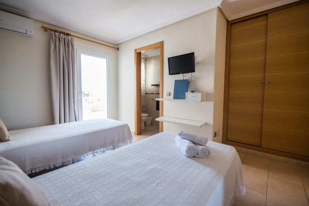 Es Cana Hostal Cala Boix מראה חיצוני תמונה
