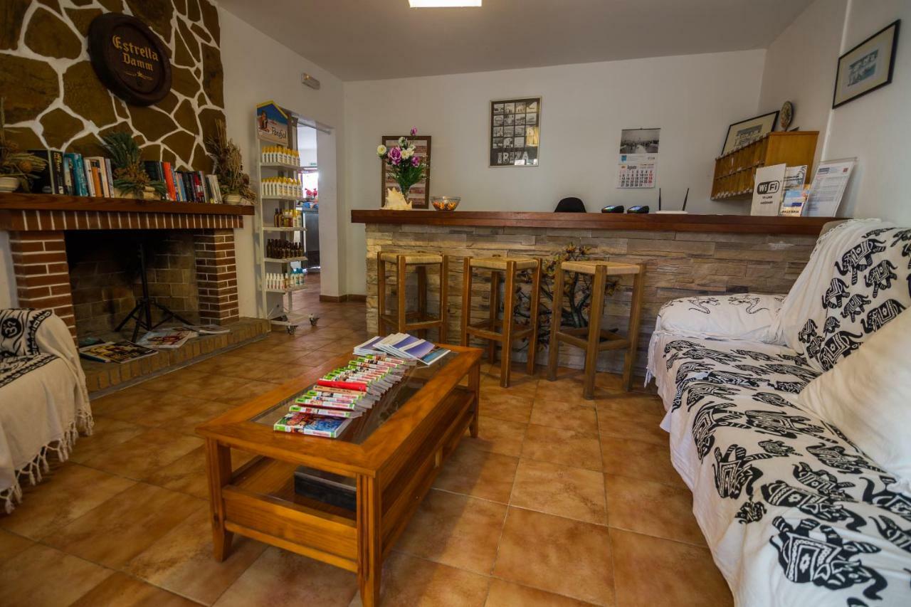Es Cana Hostal Cala Boix מראה חיצוני תמונה